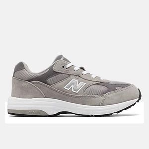 Boys size 6.5 new balance sneakers.
